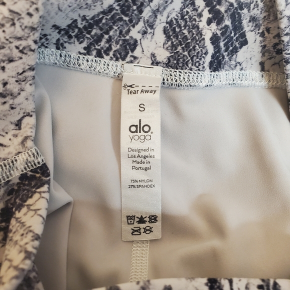 ALO Yoga Vapor Snake Print Leggings - Picture 5 of 7